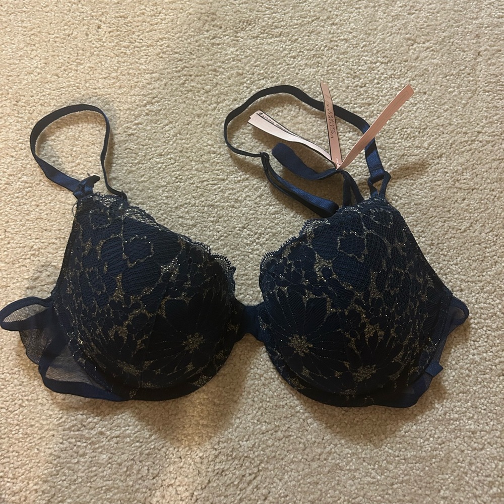 NWT Victoria's Secret Blue Lace Bra with Underwire